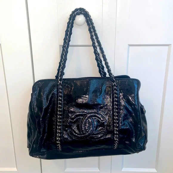 Chanel handbag - Picture 1 of 11